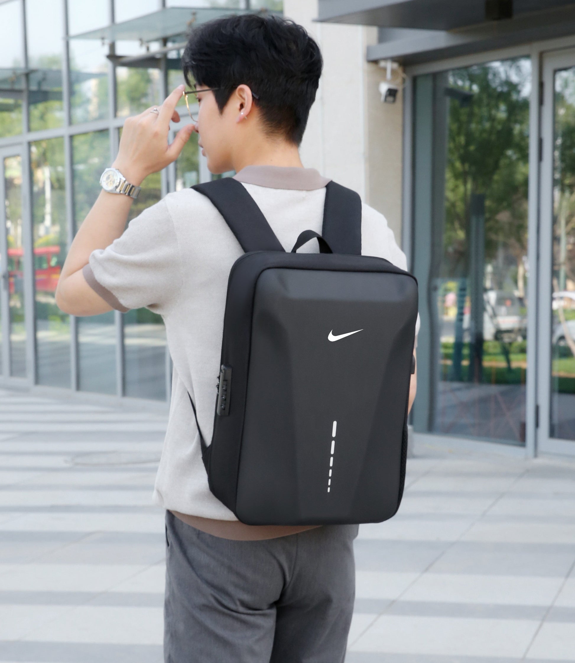 Nike Hardshell Anti-Theft Backpack 🎒 | 35L | USB Charging Port