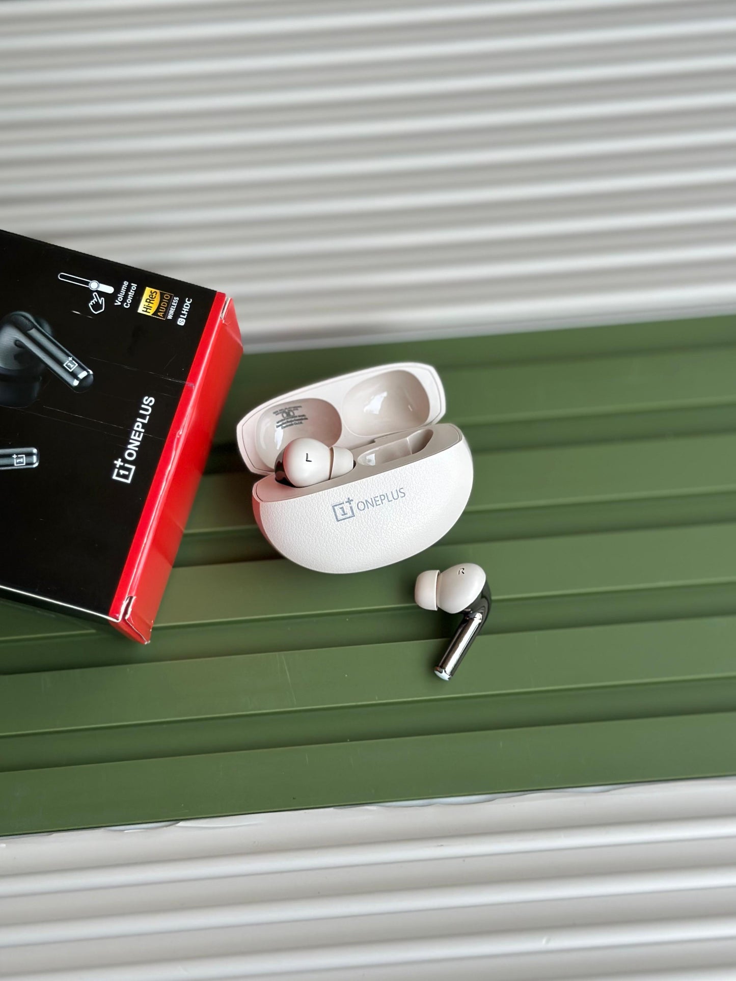 OnePlus ZenBuds Wireless Earbuds 🎧 | Signature Sound | Long Call Time | Budget Edition
